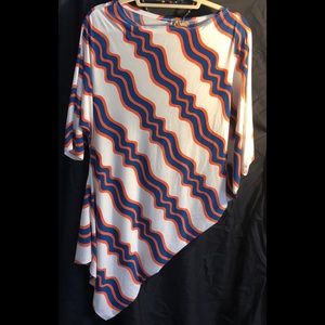 Asymmetrical chevron top.